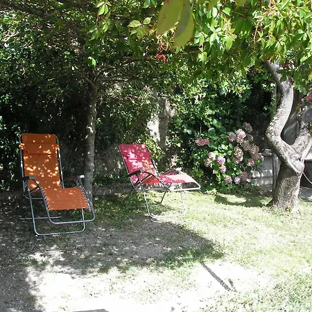 Maison Accueillante A Saint-martin-de-boubaux, Jardin Agreable *